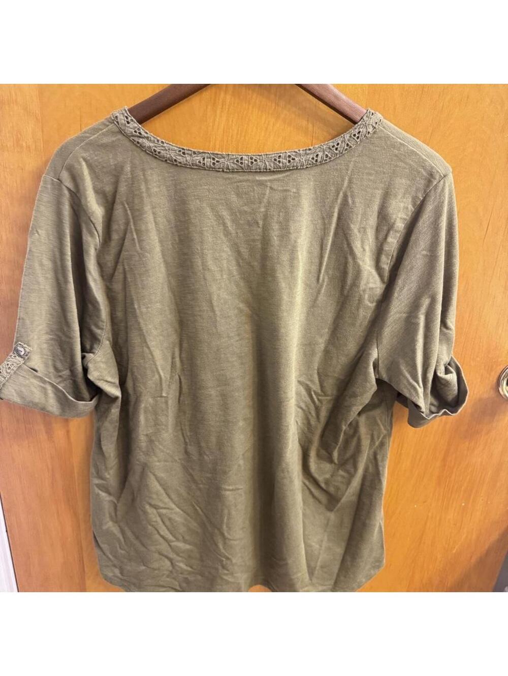Croft & Barrow olive green blouse with lace trim and button-up front, size XXL - Picture 3 of 3